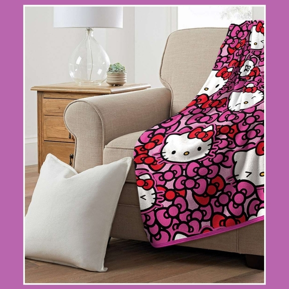 HELLO KITTY SOFT THROW BLANKET - Picture 1 of 3